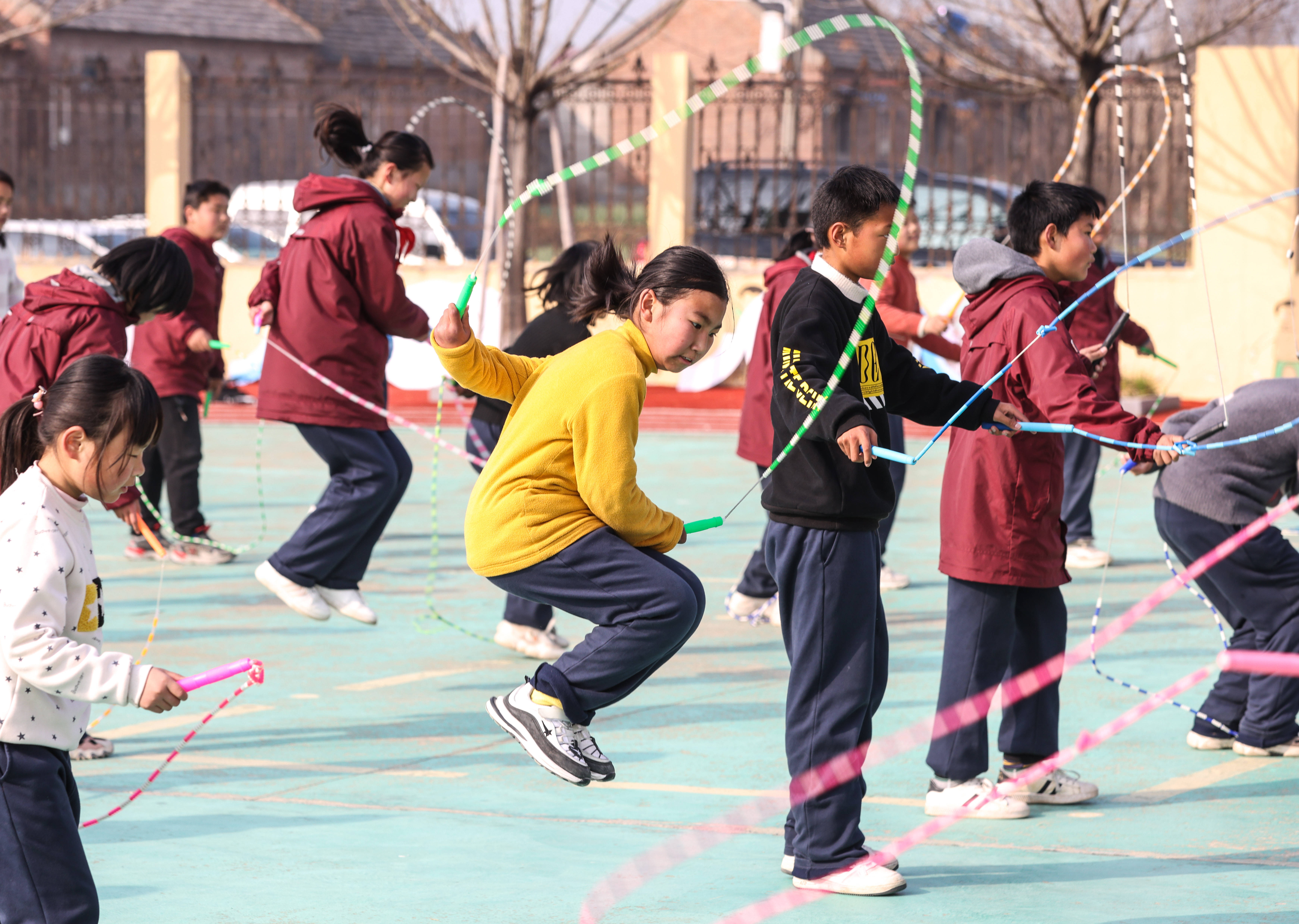 小学体育课游戏视频教学_小学体育体育课游戏_小学体育课小游戏