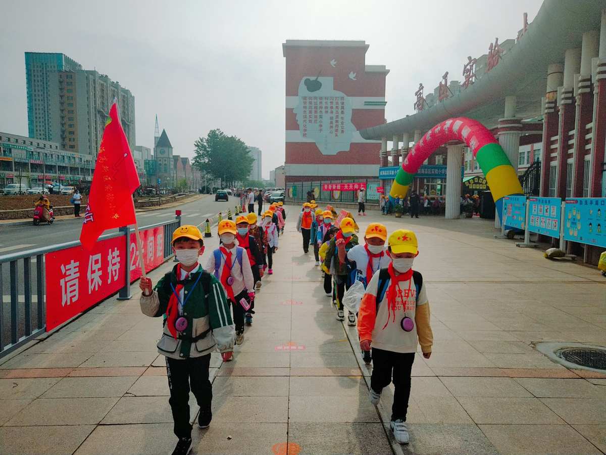 校园女模拟器中文版下载_女生校园模拟器_最新版本的校园女生模拟器