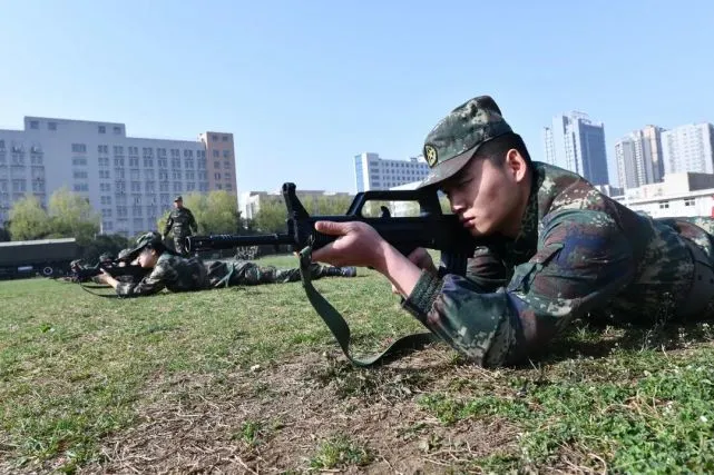 和平精英怎么压枪稳_和平精英平稳压枪_精英和平稳压枪哪个厉害