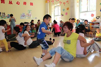 室内集体活动趣味游戏,趣味集体游戏盛宴”